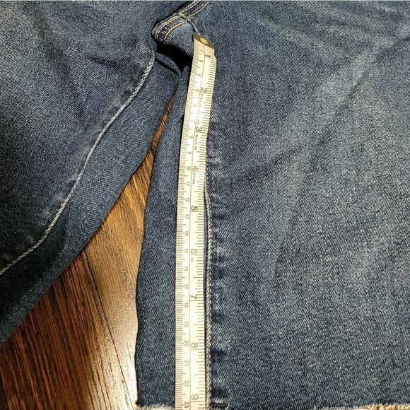 New Blank NYC| Size 26 Jean Shorts - Picture 4 of 4